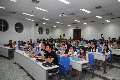 百度“技术重构梦想”走进北京邮电大学